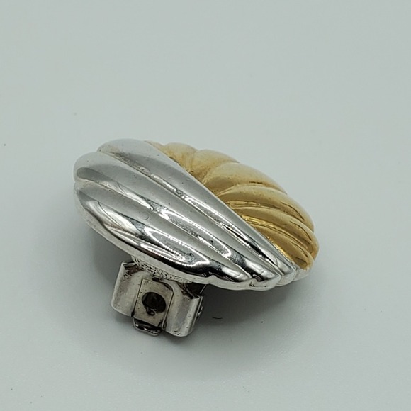Vintage Vendome Clip On Earrings Gold and Silver‎ Tone Shell Fashion Jewelry - Picture 3 of 8